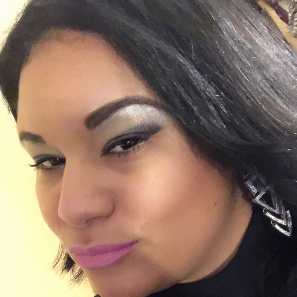 Meet your Posher, Angela